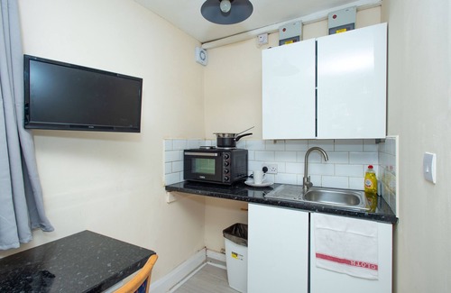 London Borough of Bromley Apartment | *REDUCED* Compact Studio 20 minutes to London via fast train