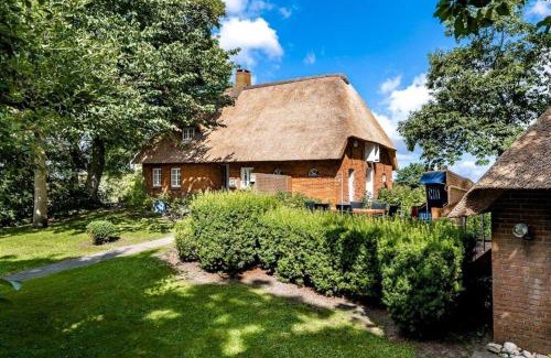 Emmelsbuell-Horsbuell House | Reetdachhaus Inmitten Von Wiesen Und Feldern