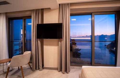 Eski Lara Hotel | Reev Coffee & House