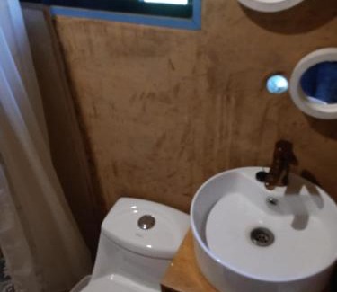 Concepcion Cabin | Refugio en adobe con terraza y vista