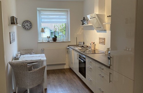 Buxtehude Apartment | Refurbished apartment in Buxtehude with balcony and parking space