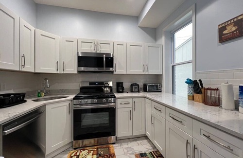 Old Town Alexandria House | Regal 5B Retreat on King St Old Town Alexandria