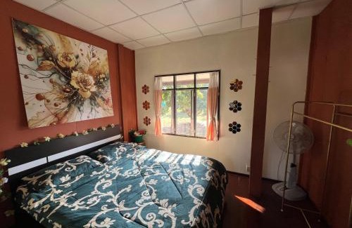 San Pa Thong House | Regal Eagle Guesthouse -Thai House and Garden