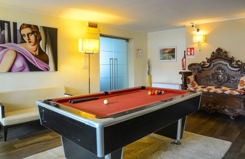 Mompiano Hotel | Regal Hotel