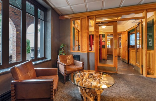 Revelstoke Hotel | Regent Hotel