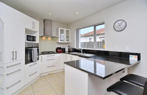 Riccarton House | Regents 94 - Christchurch Holiday Homes