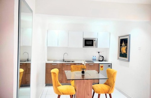 Osu Klottey Apartment | Reignaura at The Cabin Hotel Accra