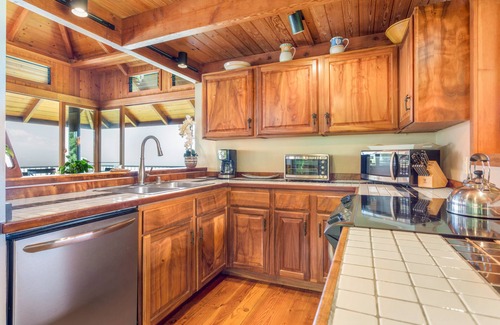 Honaunau-Napoopoo House | Relax and Enjoy! Five Star Accommodations at Affordable Rates!