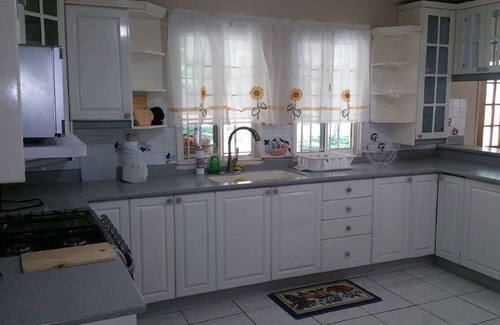 Tower Isle House | Relax and Enjoy Tower Isle/AC/Cable/Free WIFI/HotWater/5 mins drive to the Beach