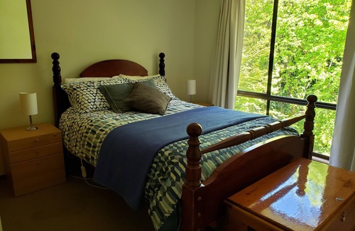 Tawonga South Cottage | Relax and escape in the treetops. Bubbles and chocolate on arrival. Cosy,comfort