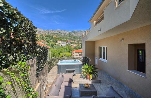 Srinjine Apartment | Relax apartment Split area with jacuzzi and mountain view