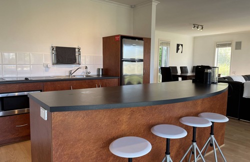 Alexandrina House | Relax at "Kangaroo Pause" @ Clayton Bay
