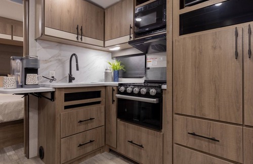 City-by-the Sea House | Relax & enjoy some coffee with unbelievable waterfront sunrises!