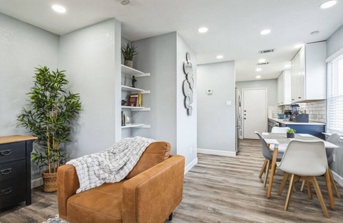 Parker Lane House | Relax in Central Austin Stylish 2BR Home with Fire Pit & Cozy Space