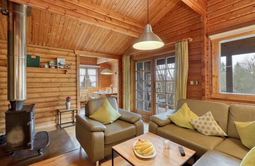 Hayingen House | Relax in nature in your cozy wooden house in the vacation park Lauterdörfle.