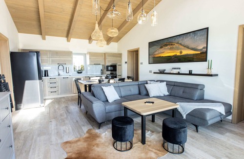 Zernov Villa | Relax in the Shire - private interior pool/sauna/jacuzzi/view