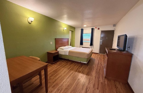 Mattoon Hotel | Relax Inn & Suites