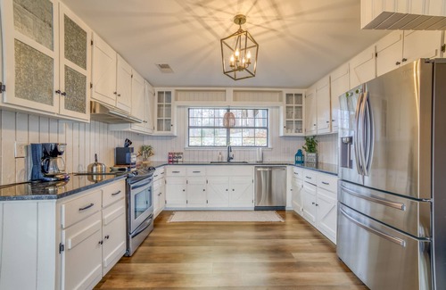 Killen House | Relax with the family at this beautiful lakefront cabin located on Wilson Lake.