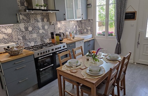 Les Roches-l'Eveque House | Relaxation on the banks of the Loir, Gite1