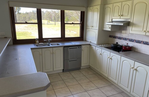Woodlands House | Relaxed acreage 5 minutes from the beach.