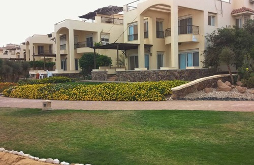 Zafarana Ski Chalet | Relaxing 3 Bedroom Ground Floor Chalet in Laguna Bay with Sea View!