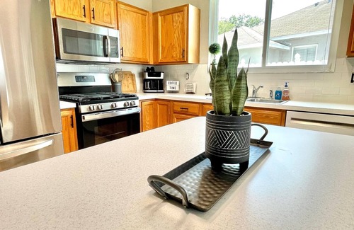 Lakeview Village House | Relaxing 3BED 2BATH POOL Home w. Pond View & HOT TUB