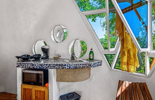 Isla Navidad Apartment | Relaxing apartment with mini pool & high-speed internet - explore local delights