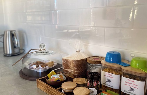 Hill Top Cottage | Relaxing cosy escape - Hot Tub, Breakfast & Wine