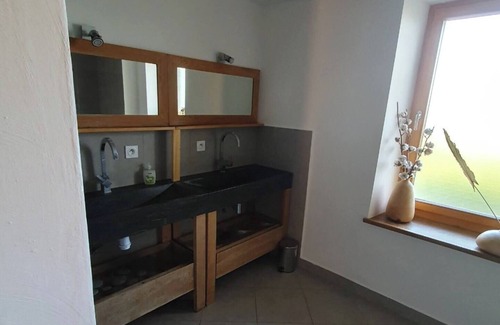 Neydens Bed & Breakfast | Relaxing escape Spacious room for rent in Neydens, near Geneva