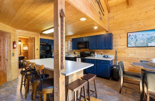 Breckenridge Cabin | Relaxing Forest Retreat with a Private Hot Tub