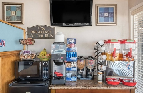 Pecos Hotel | Relaxing Getaway in Pecos, TX! Spacious Suite with Complimentary Breakfast!