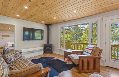 Seeleys Bay Cottage | Relaxing Hidden Bay Cottage just 5 minutes from Seeleys Bay on the Rideau Canal