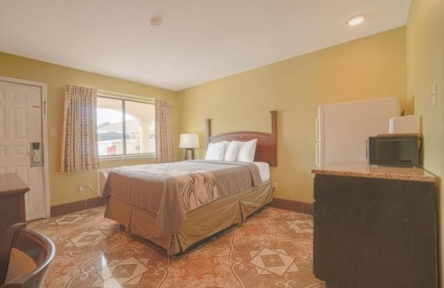 Aransas Pass Hotel | Relaxing King Unit Near Texas State Aquarium + Pets Welcome