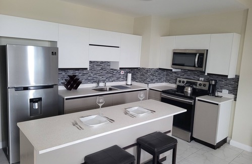 Eden Gardens Apartment | Relaxing Kingston Apartment in close proximity to entertainment