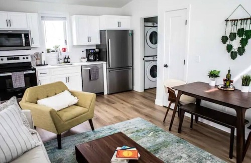 Scarborough Cottage | Relaxing Retreat! 6 Miles from the beach and close to Portland!