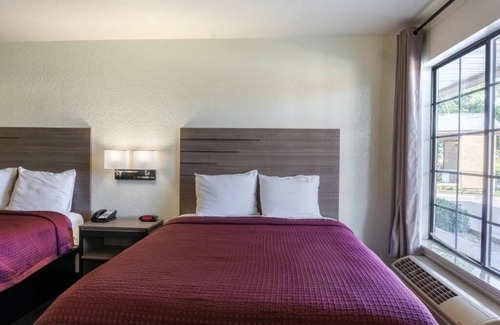 San Antonio Hotel | Relaxing Unit Near SeaWorld and Six Flags + Free Parking