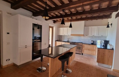 Castelraimondo Villa | Relaxing Villa with Large Garden