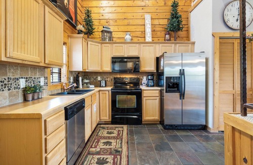 Branson Theater District Cabin | Relaxing Walk-in Cabin in Branson Theatre District, Golf and Ticket Discounts