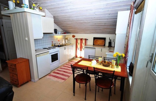 Sund Apartment | Remarkable 2-Bed Apartment in Steinsland