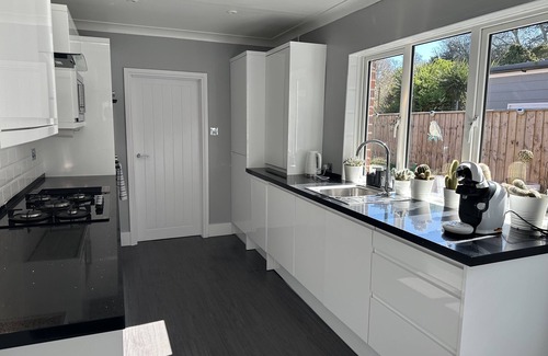 East Cowes House | Remarkable 3-bed House in East Cowes