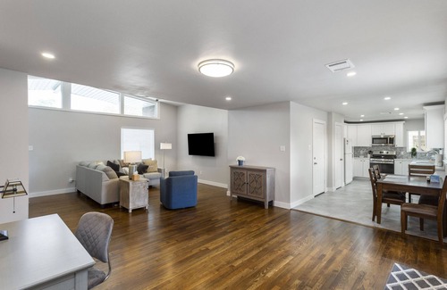 Sharpstown House | Remodeled 3 Bedroom Home near Galleria and Texas Med Center