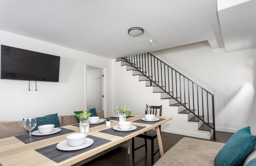 Vernon House | ♤Remodeled 5BR Home RIGHT NEXT TO USC & near DTLA♤