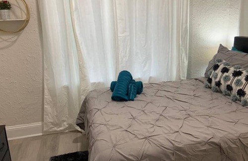 West Little River House | Remodeled cute house, neor of all, sleep 6