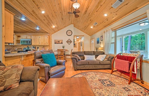 Octavia Cottage | Remote Smithville Cottage: Furnished Deck & Grill