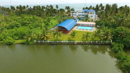 Vypin Hotel | Renai Blue Waters Cherai