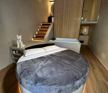 Old Town Apartment | Renard Suite
