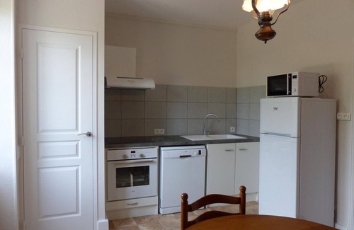 Saint-Bonnet-de-Rochefort Cottage | Renovated family home with enclosed garden