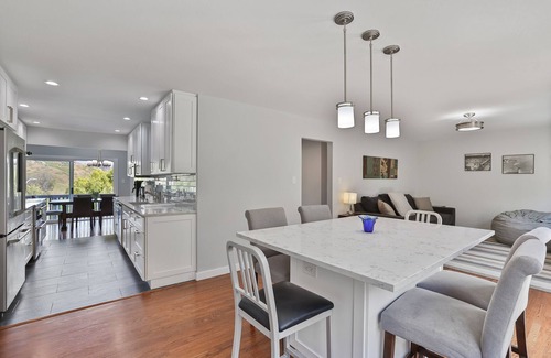 Miraloma House | Renovated 4BR/2.5BA Views Quiet large 2200 sq ft