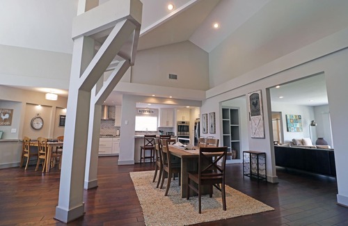 Houston House | Renovated 5 Bedroom 3.5 Bath w/POOL! Private Home Fully-furnished near MDA TMC