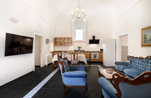 Ragusa House | Renovated apartment in manor house with free parking and free wifi